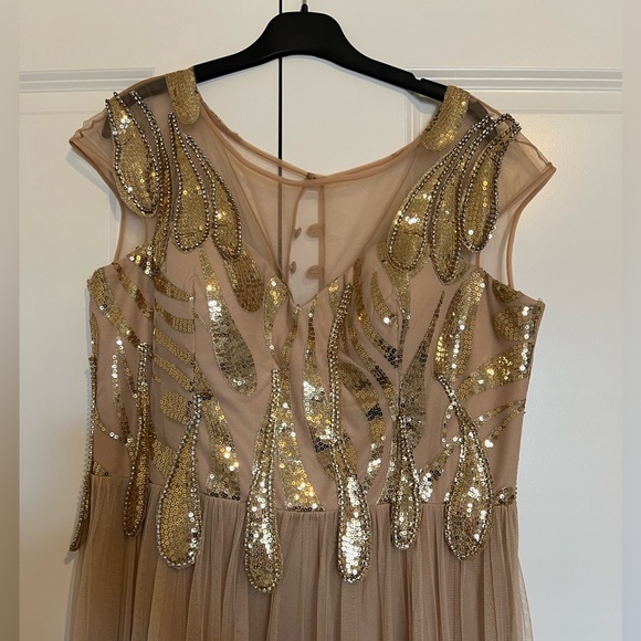 GOLD EVENING GOWN - Picture 2 of 4